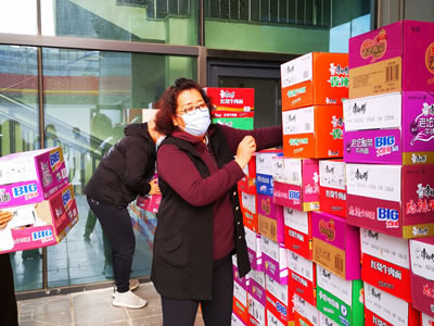 共同抗疫，溫暖同行，董事長向七里河工商聯捐贈物品